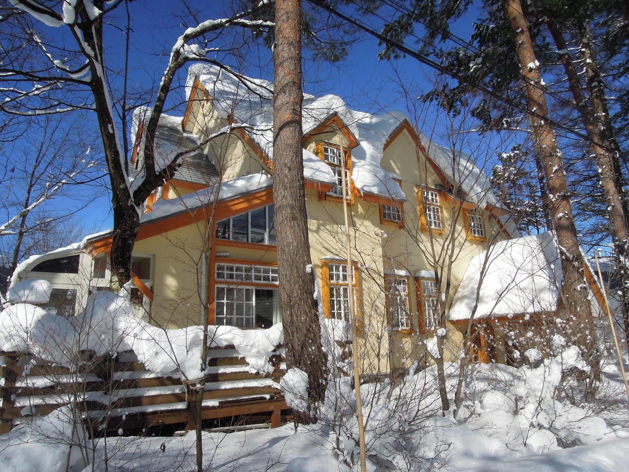 Happy Talk Hotel Hakuba Exterior photo